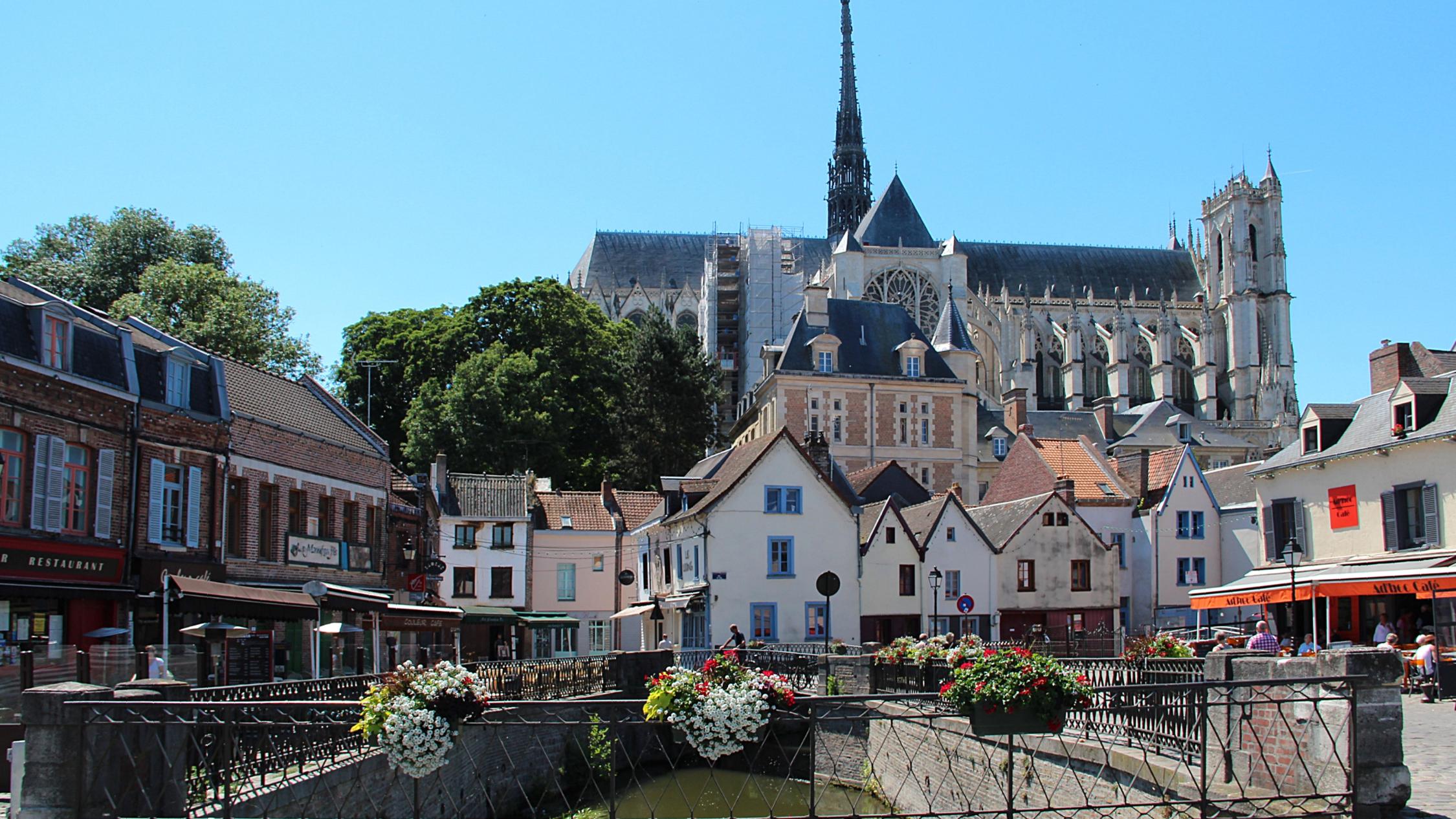 Amiens - Place du Don mit Kathedrale