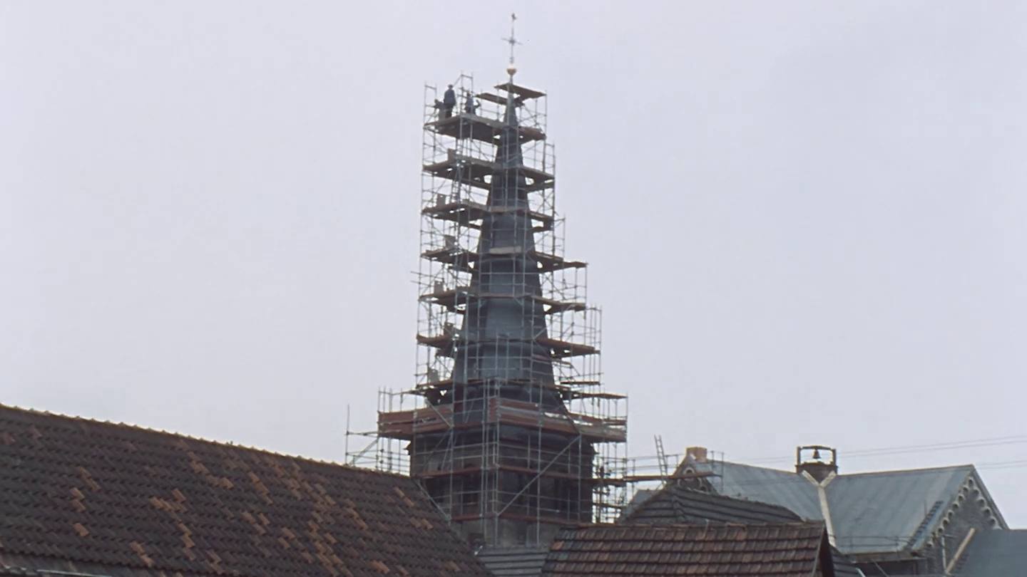 Vorschaubild Doku LVR zum Aufsetzen des Kirchturmhahnes St. Katharina 1984
